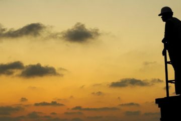 man 558093 1280 e1543844902403