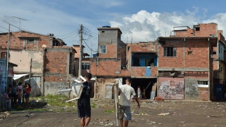 queda da renda durante a recessao economica e a desigualdade social impedem avanco maior do desenvolvimento humano do brasil 1575927807509 v2 976x549