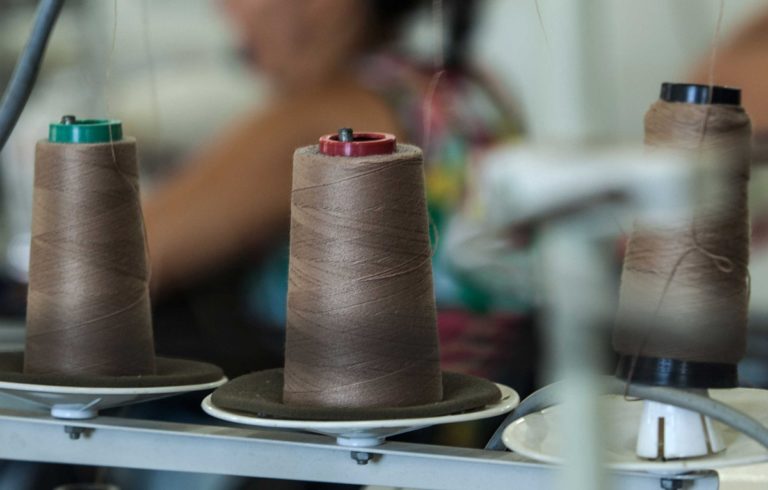 Reporter Brasil Clareto industria textil maquinas de costura