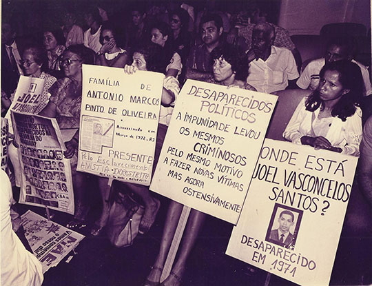 28 de outubro de 1985: começa o seminário que oficializa a existência do Grupo Tortura Nunca Mais, que luta pelos direitos de vítimas da ditadura no Brasil