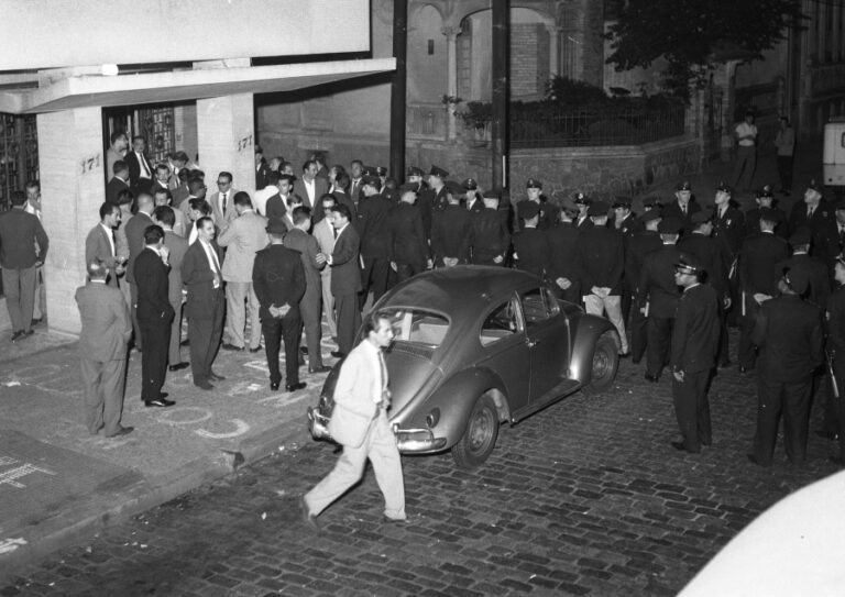 Memorial da Democracia sindicato dos metalurgicos de Sao Paulo cerco policial decimo terceiro salario 1961 e1607606741633