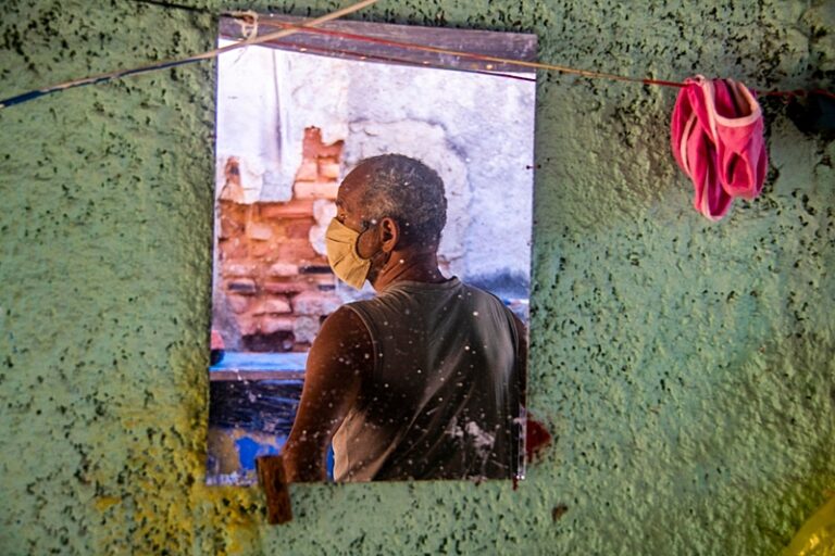 Outras palavras coronavirus mascara pobreza e1627421360787