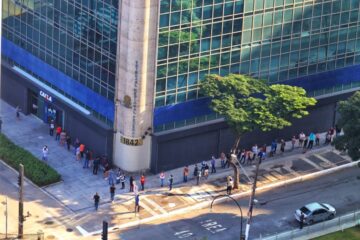 Fotos Publicas Parizotti auxilio emergencial fila caixa federal Sao Paulo