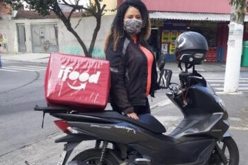 Narciso uberizacao entregador mulher motocicleta ifood plataformas digitais
