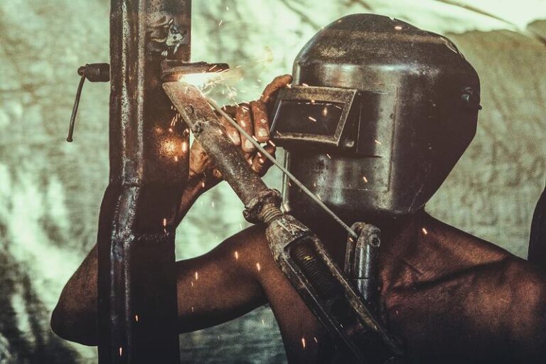 Pixabay Hernandez soldador metalurgico