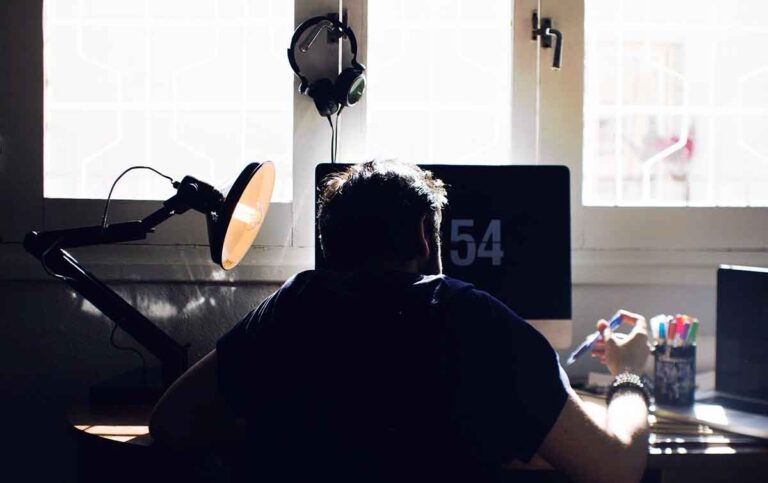 Pixabay home office notebook e1633994970903