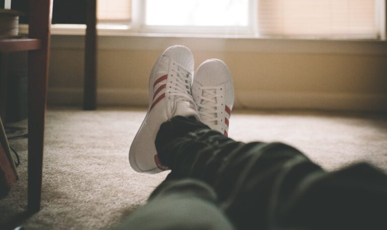 unsplash banks preguica descanso scaled e1677240474430