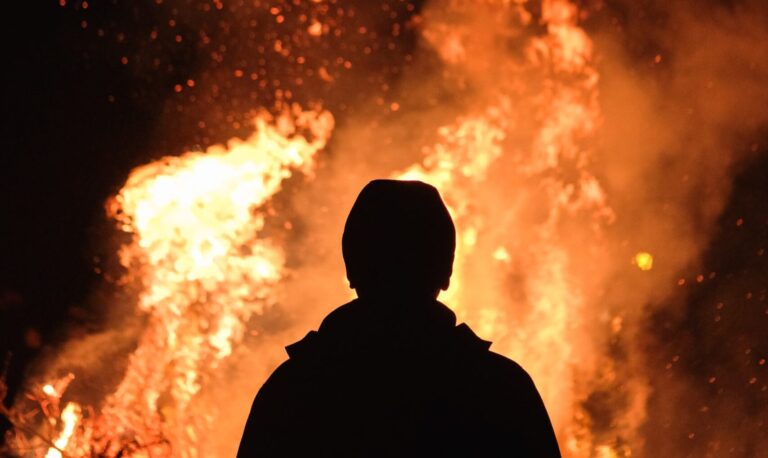 unsplash wilson incendio scaled e1680610114902