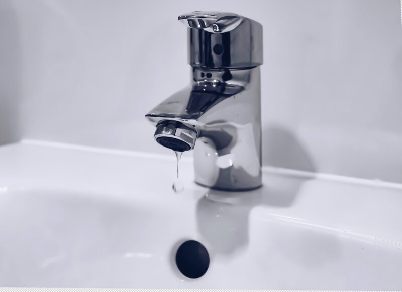 unsplash ulevik torneira agua scaled e1700057329790