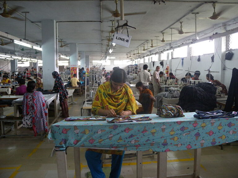 800px Garment factory in Bangladesh Women working