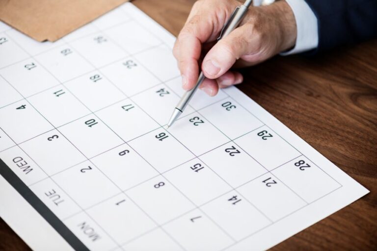 businessman marking calendar appointment 900