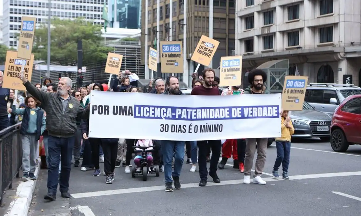 protesto licença-paternidade