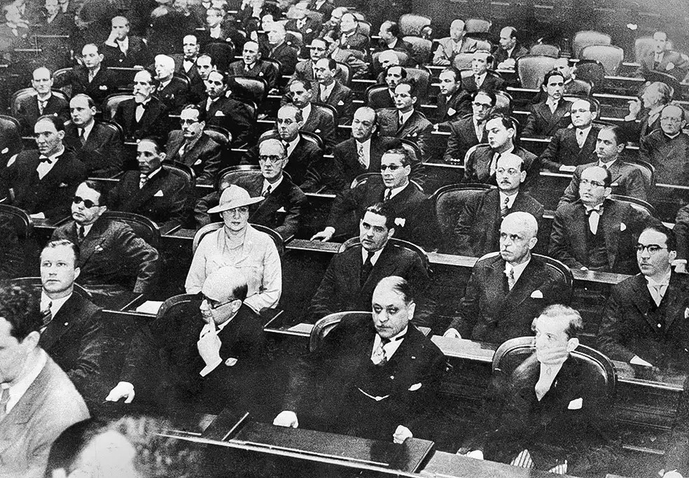 24 de fevereiro de 1932: código eleitoral institui voto feminino no Brasil