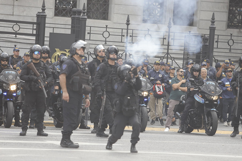 ‘A essência é o ataque aos trabalhadores’, diz analista sobre reforma trabalhista na Argentina e a resistência nas ruas